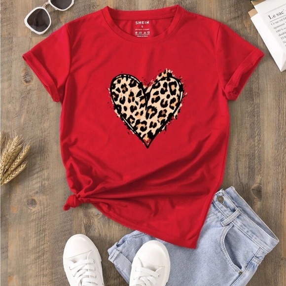 no brand Tops - Women’s NWT Red Leopard Heart Graphic Tee